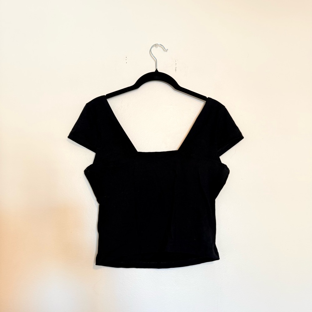 Trendy Queen | Black V-Neck Square-Back Crop Top - Picture 6 of 6